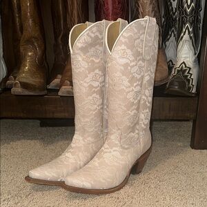 Elegant Cream Lace Women's Cowboy Boots